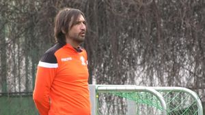 Dan Alexa le-a trasat jucătorilor un program special pentru antrenamentul de acasă. Cum va pedepsi kilogramele în plus la reluarea campionatului | Video EXCLUSIV ProSport Live