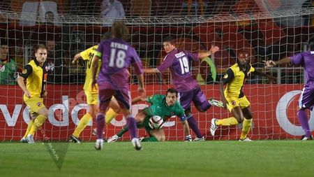 "Boștină nu știe să dea cu piciorul în minge! ** Nu înțeleg ce caută Diabate la Dinamo!"