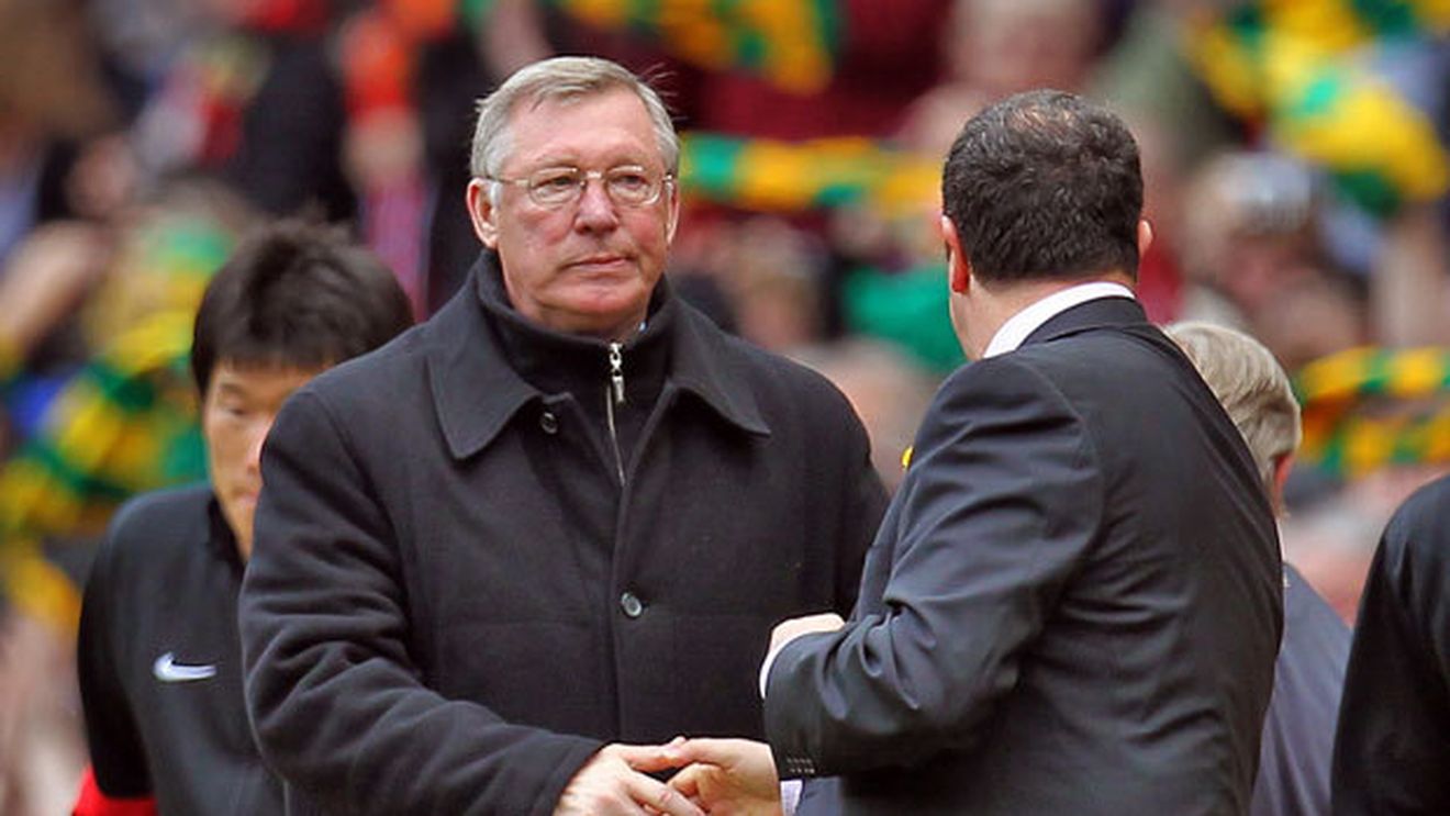 Ferguson îl pune pe Rafa Benitez să aleagă înainte de meciul cu Steaua:** "Noi avem timp, nu-i problemă!" Ce alege Chelsea: tradiția sau unicul trofeu lipsă?