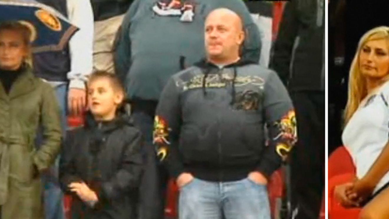 Luați-vă o camera! :) VIDEO INCENDIAR** Se "iubesc" chiar pe stadion! Ce se întâmplă când apare copilul?