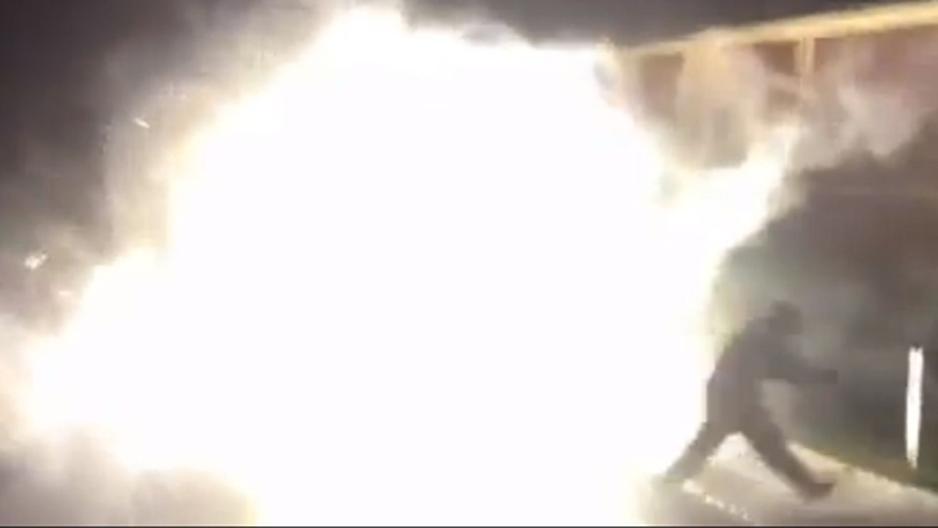 VIDEO REVOLTĂ‚TOR** Au declanșat INFERNUL în miezul noptii! Rușii au crezut că au nimerit pe front înaintea unui meci de EL! Răzbunarea a fost CRUNTĂ‚