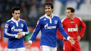 VIDEO Triplă ucigătoare a spaniolului Raul!** Ioniță, martor din teren la umilința lui Koln în fața lui Schalke!