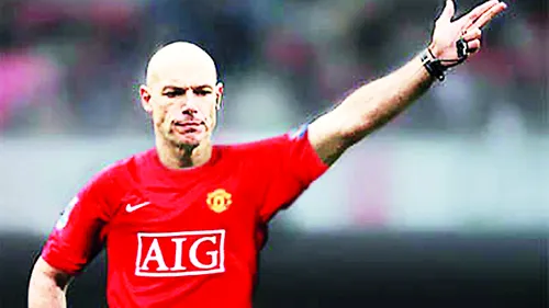 Manchester United a transferat un arbitru!