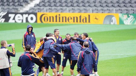 Comentează aici primul "11" al României cu Olanda!