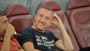 Meme Stoica și-a pierdut cumpătul și a distrus un arbitru în direct, la TV: „Du-te la Liga 3 până nu mai știi de tine!”