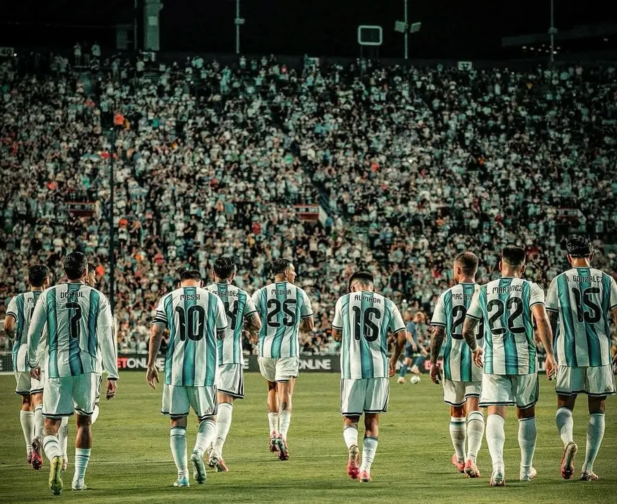 Argentina - Algeria 3-0. Hattrick Lionel Messi! De povestit nepoților: la 39 de ani fără o săptămână, cu coroana pe cap și sceptrul în mână