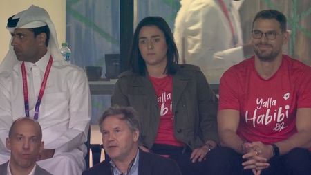 Rivala Simonei Halep a făcut galerie Tunisiei la victoria de senzație cu Franța de la Campionatul Mondial din Qatar! Cum a fost surprinsă Ons Jabeur în tribune | FOTO