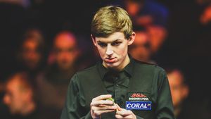 Povestea incredibilă a neașteptatului erou de la CM SNOOKER. S-a dus să îl ia pe fiul lui Stephen Hendry de la sediul Poliției, dar la rândul său a picat etilotestul: "Din cauza asta, a devenit complicat să mă antrenez"