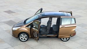 Noul Ford B-MAX este cel mai bine vândut monovolum compact din Europa