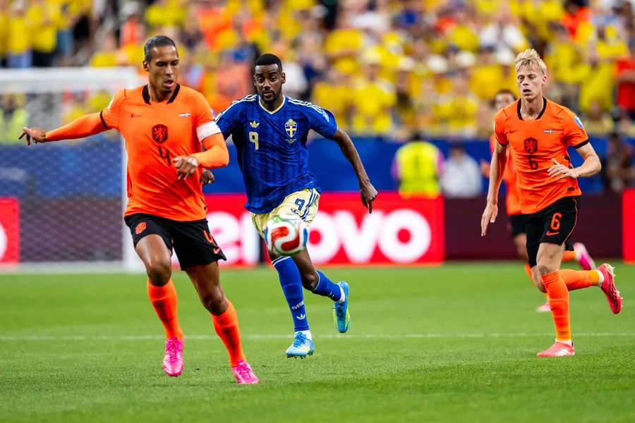 Olanda - Suedia 5-1. Fotbal TOTAL deschis de fratele atacantului care jucat la șapte echipe din România până acum!