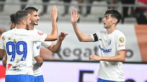 Transferul de Premier League pe care Gică Hagi îl laudă! Are la Farul un fotbalist de 17 ani cu adevărat special: „Și-a câștigat postul”