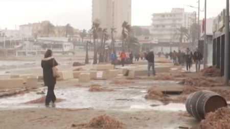 Furtuna care a anulat amicalul echipei CFR Cluj a făcut prăpăd în Spania. Doi oameni au murit, iar 190 de zboruri au fost anulate |VIDEO