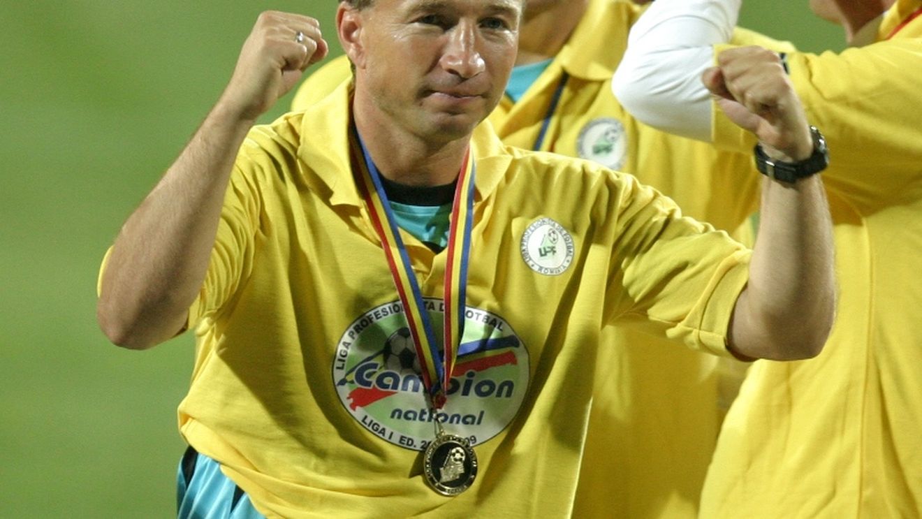 "Petrescu poate ajunge la cârma naționalei**, dar trebuie să merite"