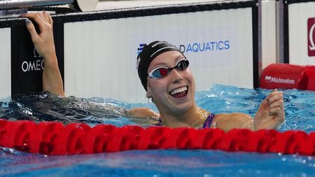 Ungurii au rămas uluiți: o înotătoare a bătut 3 recorduri mondiale într-o singură zi la CM de la Budapesta!