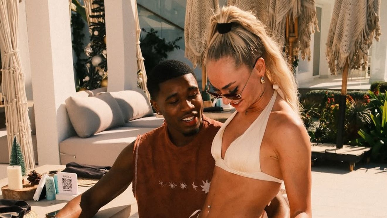 Cea mai frumoasă fotbalistă s-a cuplat cu vedeta de la Insula Iubirii