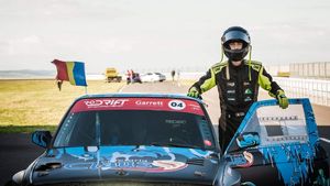 Antrenamente în simulator. Cum a ajuns un puști de 18 ani să domine Campionatul Național de Drift