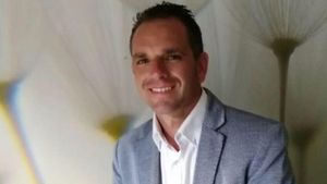 „Vamos, Dinamo!” Noul patron din „Ștefan cel Mare” i-a surprins pe toți! N-a mai plecat în Spania și este alături de Contra la meciul cu Chindia | FOTO