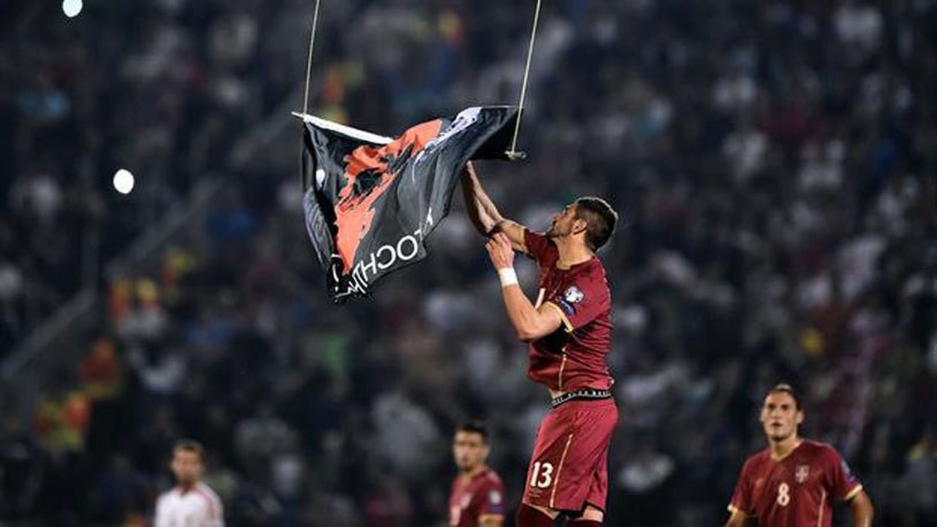 Manifestație a aproximativ o mie de albanezi în fața sediului UEFA