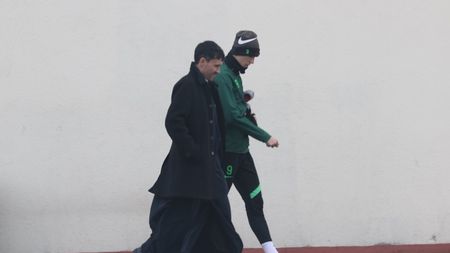 Când va vedea aceste imagini, Gigi Becali va exploda de fericire! Patronul miliardar i-a luat mașină, dar nu de „pește”, iar Tavi Popescu urmează calea credinței: cum a fost fotografiat fotbalistul alături de un preot! FOTO EXCLUSIV