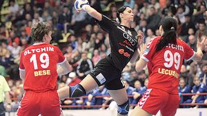 Aurelia Brădeanu și Simona Spiridon privesc către finala Champions League