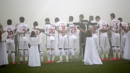 "Suntem cu 41 mai puțini!" Momente impresionante la Timișoara! Jucătorii s-au oprit din alergat și au început să aplaude în minutul 41. FOTO | Ce s-a întâmplat la stadion