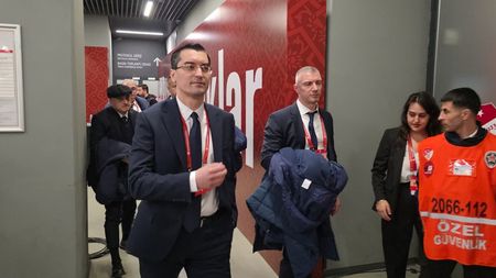 Deznădăjduit! Cum arăta Răzvan Burleanu la plecarea de la stadion după Turcia – România 1-0