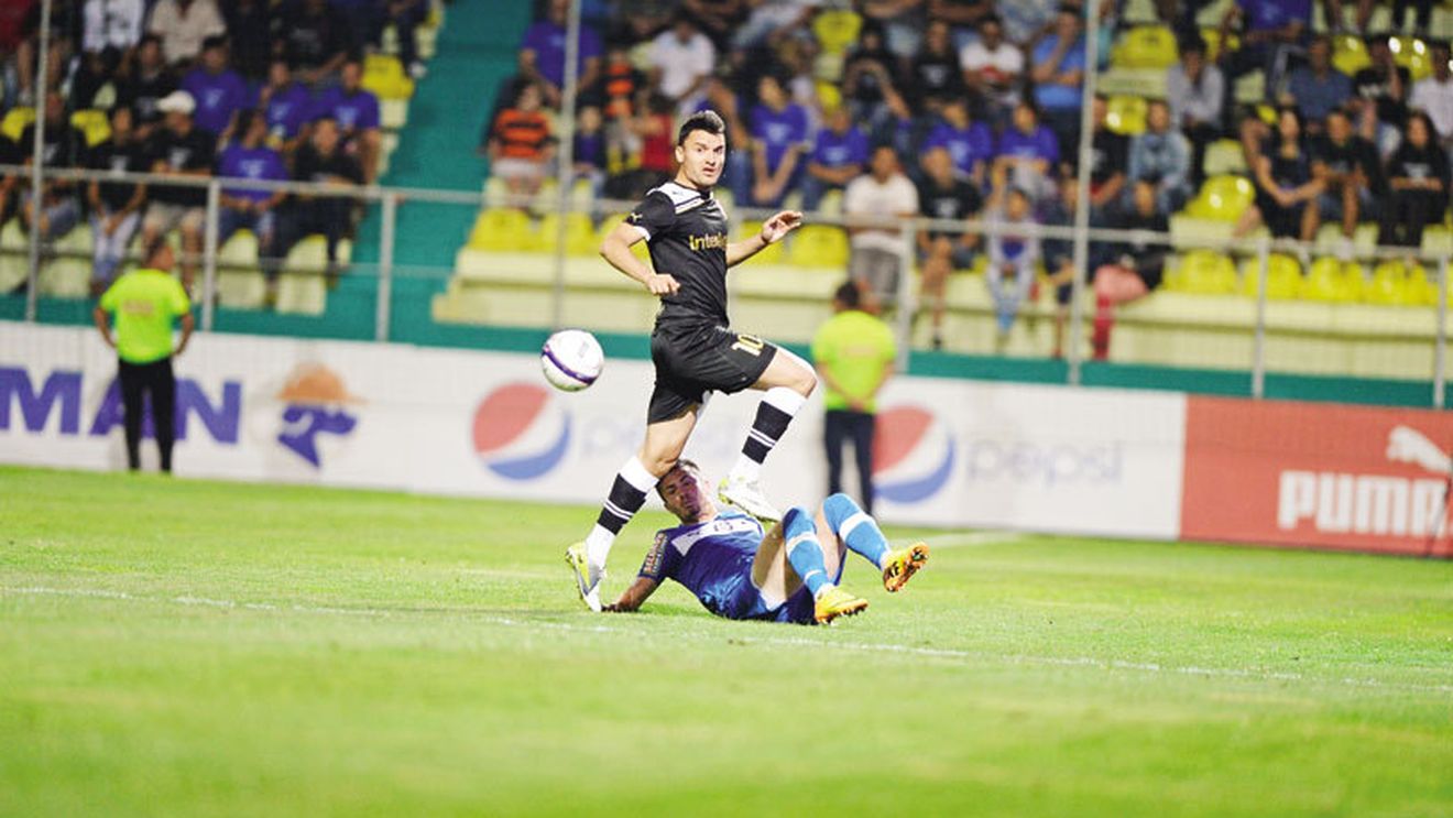 Ioan Niculae l-a ironizat după ce a marcat trei goluri în zece minute! Răspunsul lui Budescu: "Sunt obișnuit de mic"