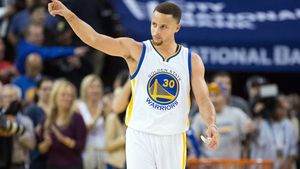 Golden State Warriors a intrat in istoria NBA! Curry și colegii săi au bătut un record stabilit de Michael Jordan și Chicago Bulls