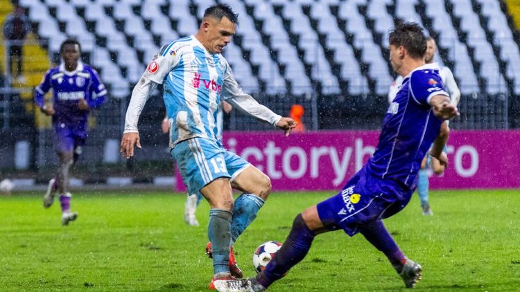 🚨 Corvinul – FC Argeș 2-0, în etapa 14 din Superliga. Trupa lui Florin Maxim ține aproape de locurile de play-off!