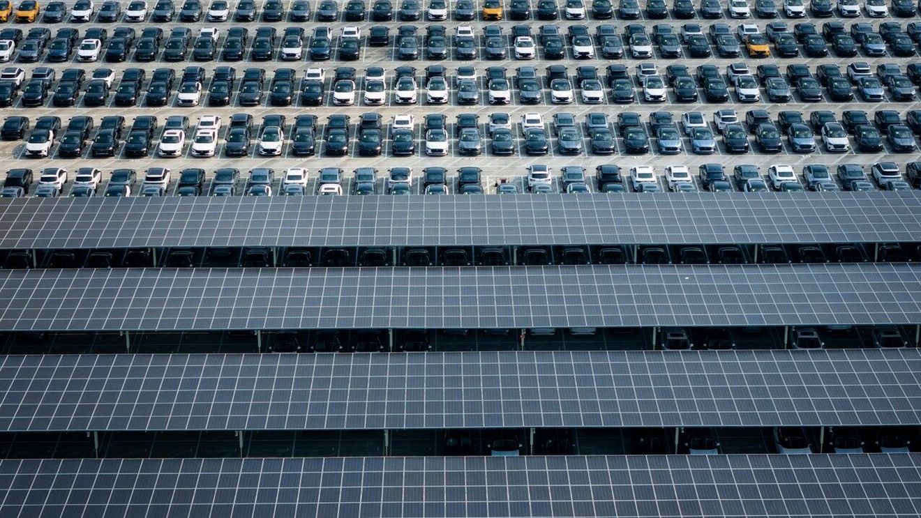 E gata parcul fotovoltaic pe care chinezii l-au preluat de la firma unde a fost acționar Bogdan Stelea și care a fost vândută pe milioane bune de euro