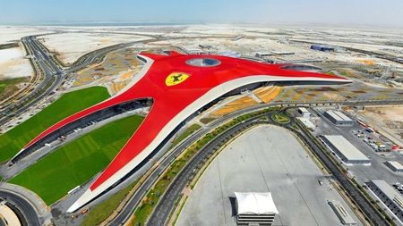 SUPER VIDEO** "Raiul" pasionaților de mașini a fost inaugurat! Fă un tur prin Ferrari World!