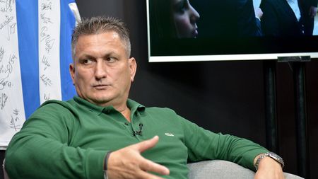 EXCLUSIV | Costel Pană, profesor de limba română pentru Demollari: "L-am luat cu mine în cameră și am început de la zero. Asta e masa...". 