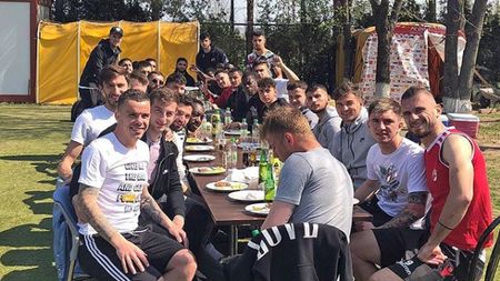 FOTO | Sărbătoare la Dinamo! Pe cine celebrează "câinii" la Săftica