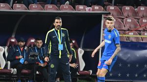 Elias Charalambous, anunț despre operația care îl scoate de pe teren două luni pe Tavi Popescu! Cum l-a descris antrenorul pe fotbalist după Universitatea Craiova - FCSB 2-0