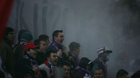 VIDEO/ Ultrașii Stelei, în război cu jandarmii! **