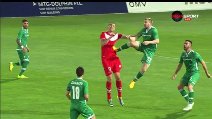 Intrare de K1 a lui Moți! Fundașul lui Ludogoreț l-a lovit pe Nikolic, arbitrul a considerat că fostul stelist simulează