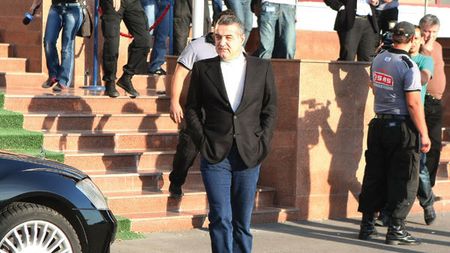 Gigi riscă să devină un Zambon