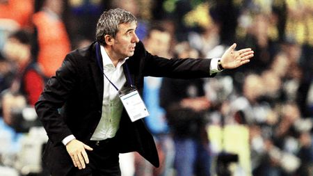 Hagi,** aplaudat și la înfrângere