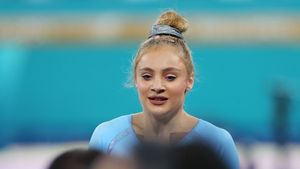 „Am simțit-o distantă! Nu știu ce trăiește ea”. Ruptură incredibilă în echipa de gimnastică a României: Sabrina Voinea ar fi rupt prietenia cu Ana Bărbosu, după ce aceasta a primit medalia de bronz a lui Jordan Chiles!