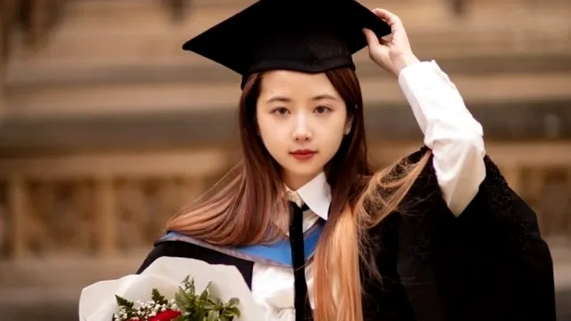 Femeia prea frumoasă pentru a fi absolventă de la Oxford atacă haterii care susțin că și-a falsificat diploma