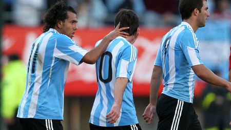 Nimic nou după Maradona! ** Messi, Tevez și Higuain au fost umiliți de "samurai"  VIDEO