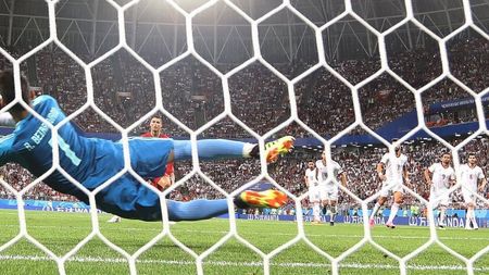 "Credeau că sunt cerșetor!". Inegalabila poveste de film a unuia dintre cei mai buni portari de la Cupa Mondială. Tatăl i-a rupt mănușile, s-a antrenat aruncând cu pietre, dar și-a împlinit visul din copilărie 