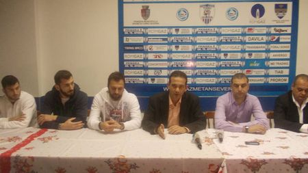 Grecii continuă războiul cu Napoli:** "E antrenor de play-station. A intrat în biroul meu în stil mafiot!"