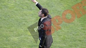 Declarație uimitoare a lui Niculescu:** "Mă bucur că am luat decizia de a pleca de la Dinamo!" Cu cine mai ține legătura din lotul "câinilor"