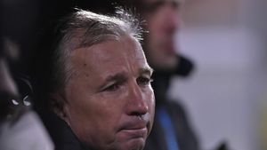 Dan Petrescu a împlinit 55 de ani! Azi, 33 de ani de la Revoluția din 1989. Cum a trăit antrenorul celor de la CFR Cluj căderea comunismului în România: „Ne-au chemat înapoi la București și ne-au zis să stăm în casă”