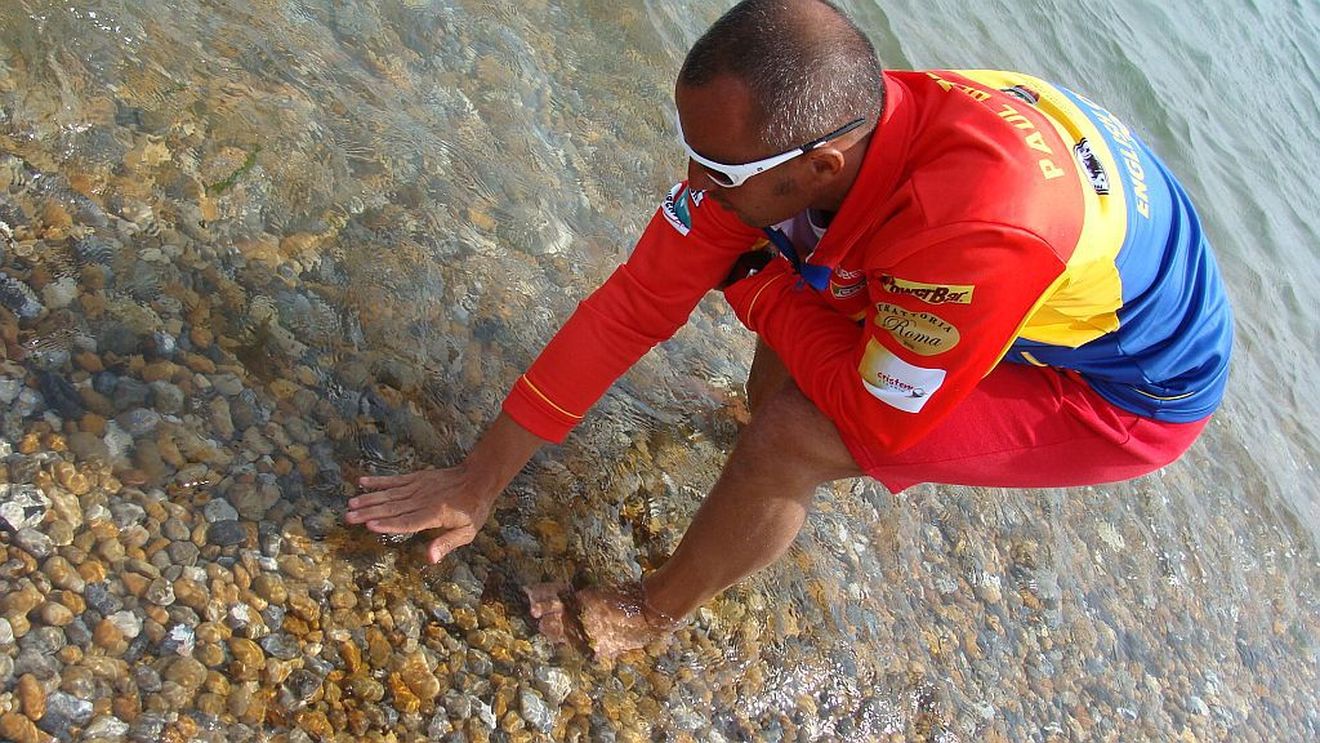 Paul Georgescu a devenit cel mai rapid român care traversează Canalul Mânecii fără costum de neopren 