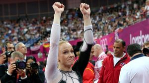 Izbașa, a treia stelistă medaliată la Londra.** Surpriză pentru Sandra: ce i-au pregătit organizatorii meciului Steaua - "U"