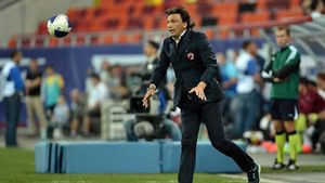 E favorit să-l înlocuiască pe Bonetti la Dinamo, însă îi dă dreptate italianului:** "Singurele echipe invincibile au fost Steaua '86 și Craiova '84'