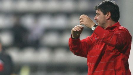 Becali: "Lăcătuș nu trebuia să joace cu trei închizători!" TU CE CREZI?