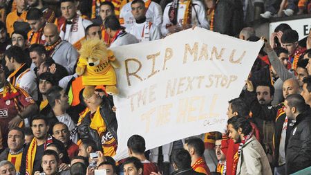 Înapoi în infern!** În urmă cu 19 ani, fanii turci le-au făcut o primire "incendiară" jucătorilor de la United, acum istoria se poate repeta